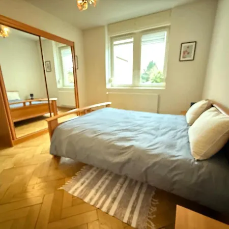 100m, 5 Min Center 2 Bedrooms, 6 People 아파트