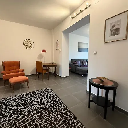 100m, 5 Min Center 2 Bedrooms, 6 People *