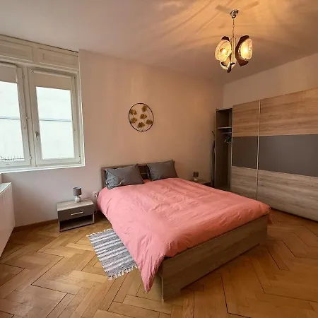 Апартаменты 100m, 5 Min Center 2 Bedrooms, 6 People