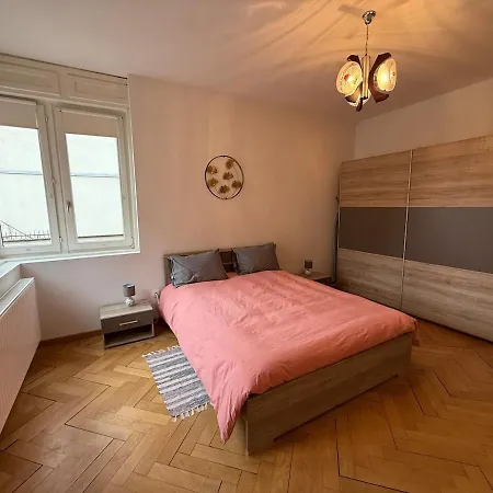 Апартаменты 100m, 5 Min Center 2 Bedrooms, 6 People