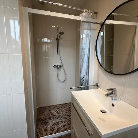 100m, 5 Min Center 2 Bedrooms, 6 People 콜마